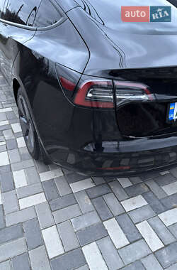 Седан Tesla Model 3 2020 в 