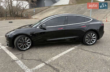 Седан Tesla Model 3 2019 в 