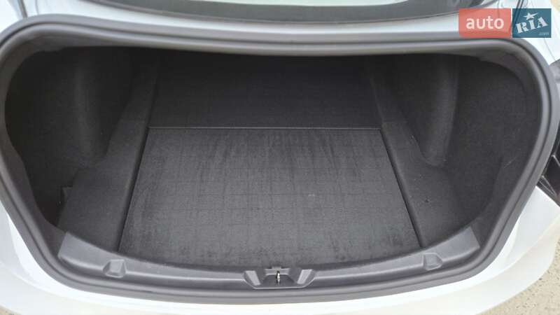 Седан Tesla Model 3 2019 в Николаеве