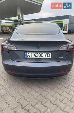 Седан Tesla Model 3 2021 в Буче