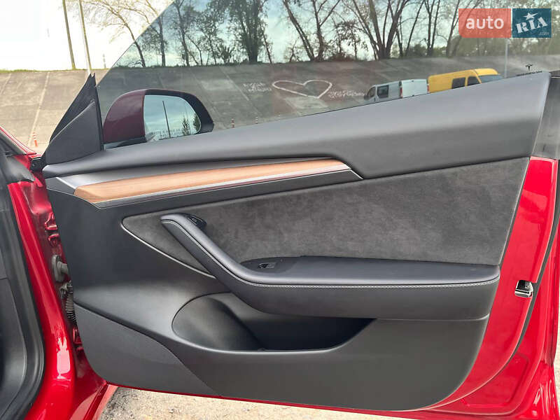 Седан Tesla Model 3 2022 в Киеве
