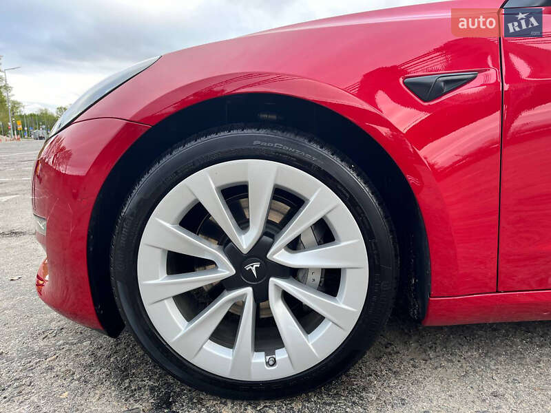 Седан Tesla Model 3 2022 в Киеве