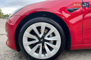 Седан Tesla Model 3 2022 в 