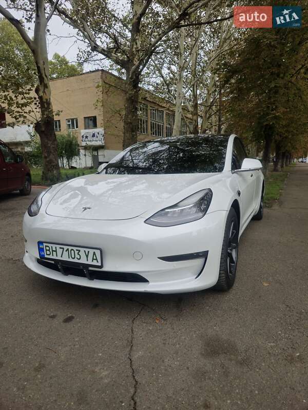 Седан Tesla Model 3 2019 в Одесі