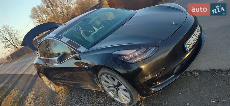 Седан Tesla Model 3 2018 в Львове