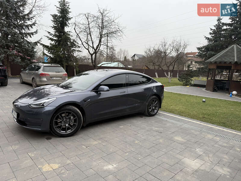 Седан Tesla Model 3 2021 в Львове