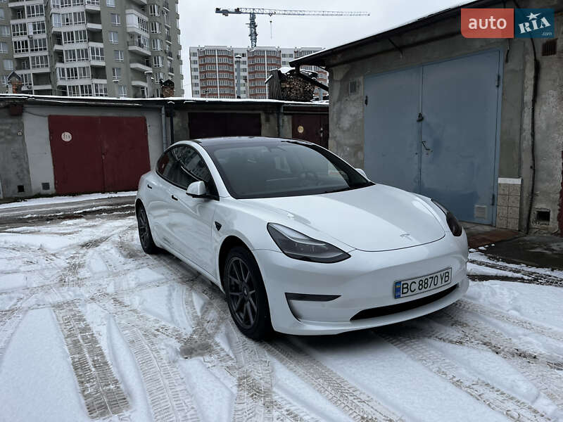 Седан Tesla Model 3 2021 в Львове