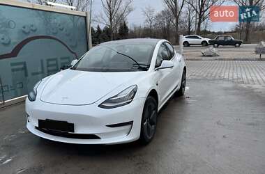 Седан Tesla Model 3 2019 в 