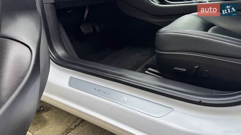 Седан Tesla Model 3 2019 в Днепре