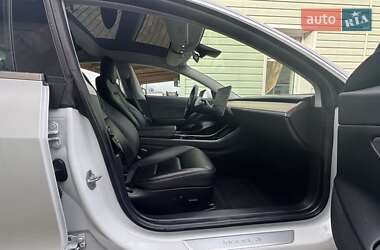 Седан Tesla Model 3 2019 в 