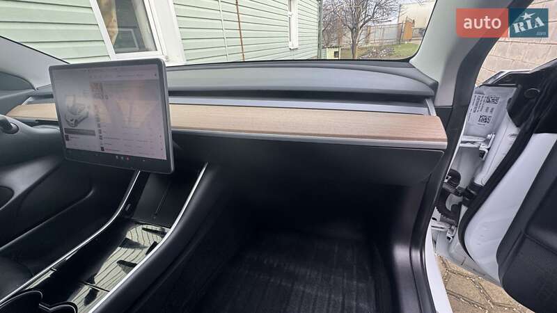 Седан Tesla Model 3 2019 в Днепре