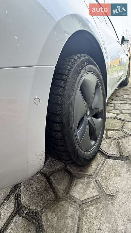 Седан Tesla Model 3 2019 в Днепре