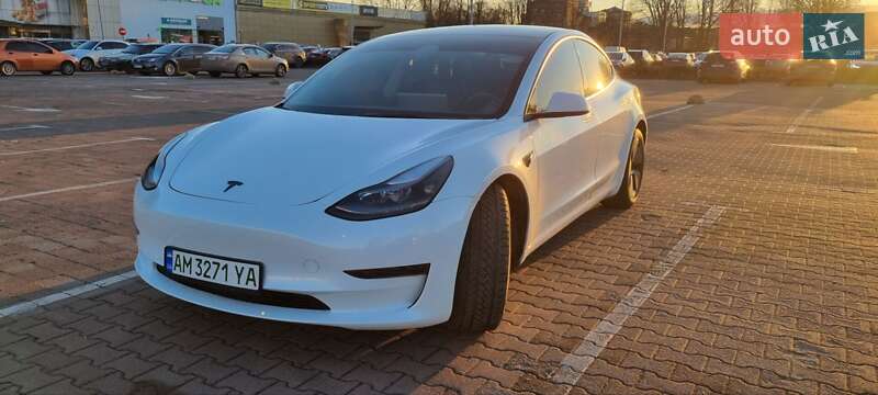 Седан Tesla Model 3 2023 в Житомире