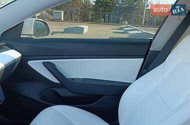 Седан Tesla Model 3 2019 в 