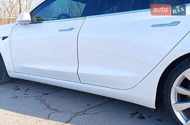 Седан Tesla Model 3 2019 в 