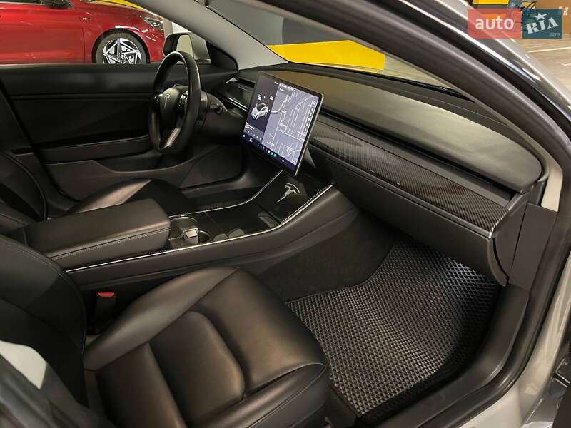 Седан Tesla Model 3 2018 в Киеве