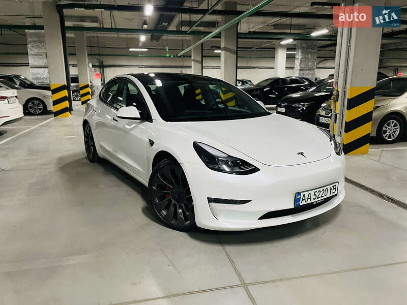 Седан Tesla Model 3 2021 в Києві