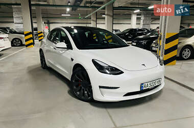 Седан Tesla Model 3 2021 в 