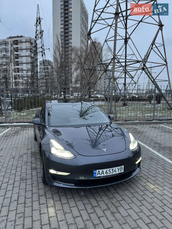 Седан Tesla Model 3 2021 в Києві