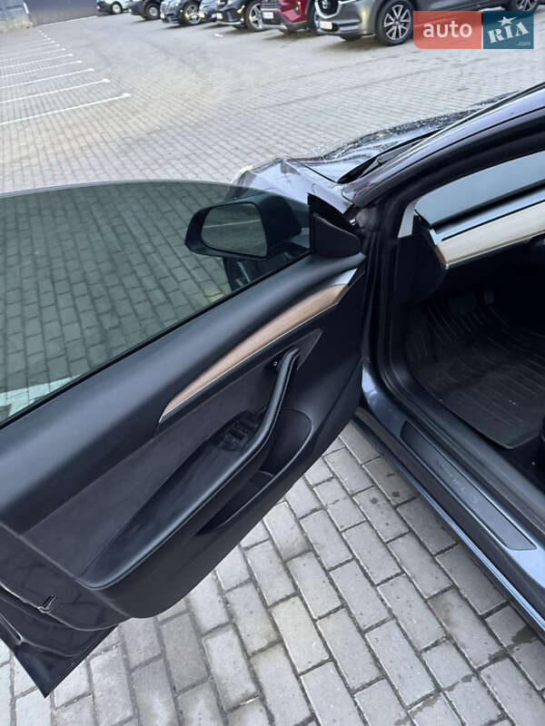 Седан Tesla Model 3 2021 в Києві