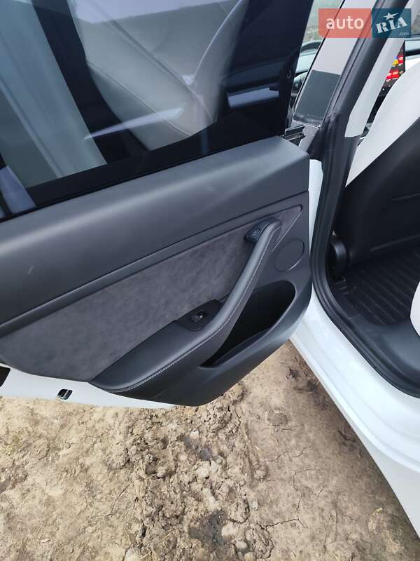 Седан Tesla Model 3 2021 в Хмельницком