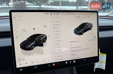 Седан Tesla Model 3 2024 в Луцьку