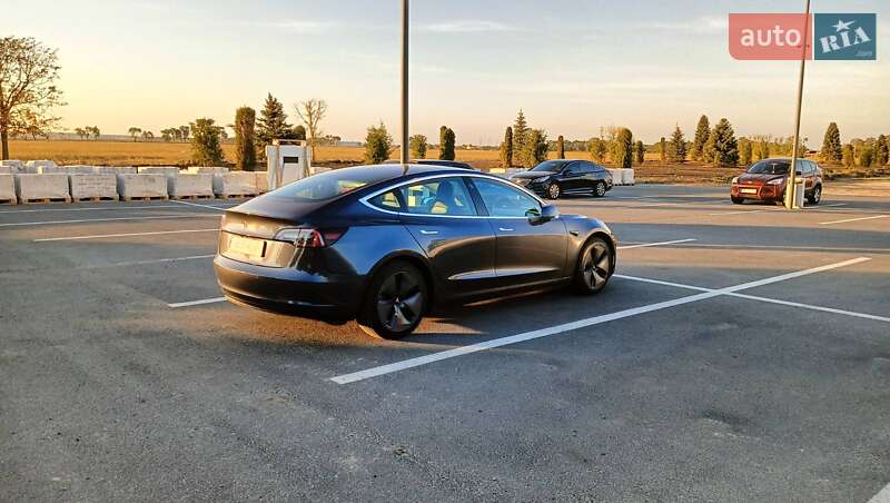 Седан Tesla Model 3 2020 в Дніпрі