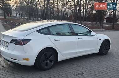 Седан Tesla Model 3 2022 в 