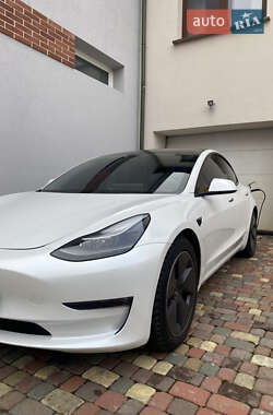 Седан Tesla Model 3 2022 в 