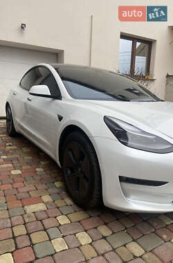 Седан Tesla Model 3 2022 в 
