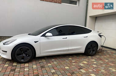 Седан Tesla Model 3 2022 в 