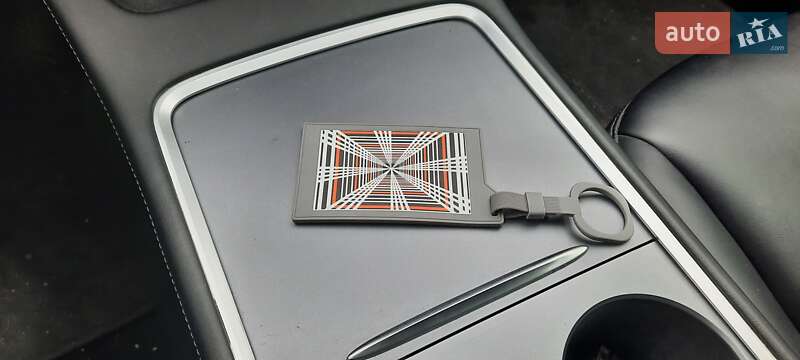 Седан Tesla Model 3 2020 в Ровно