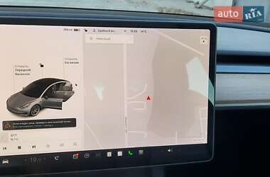 Седан Tesla Model 3 2020 в 