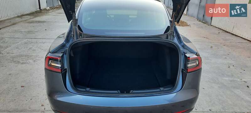 Седан Tesla Model 3 2020 в Ровно