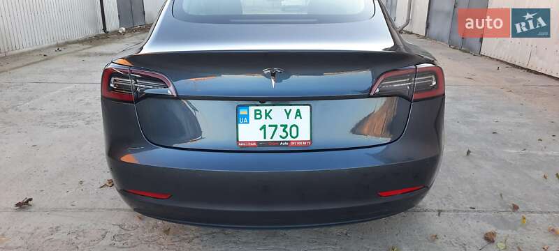 Седан Tesla Model 3 2020 в Ровно