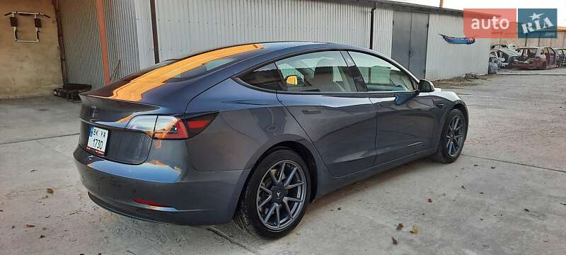Седан Tesla Model 3 2020 в Ровно