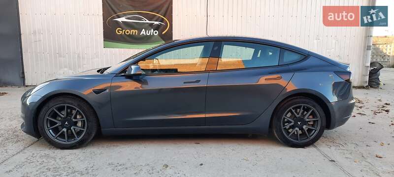 Седан Tesla Model 3 2020 в Ровно