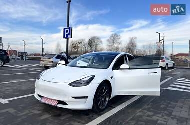 Седан Tesla Model 3 2021 в 