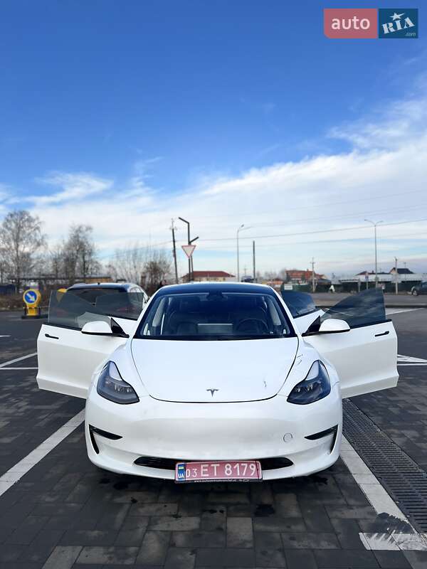 Седан Tesla Model 3 2021 в Луцке