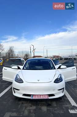 Седан Tesla Model 3 2021 в 