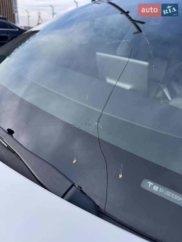 Седан Tesla Model 3 2021 в Луцке