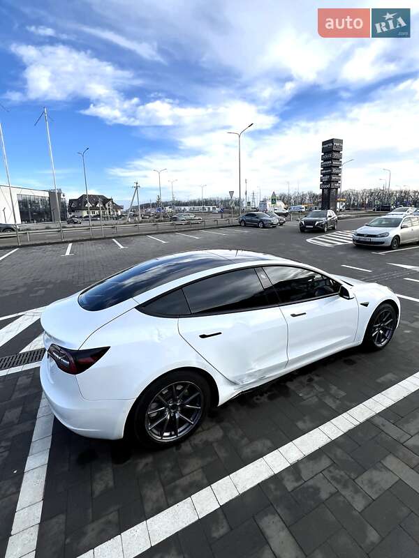 Седан Tesla Model 3 2021 в Луцке