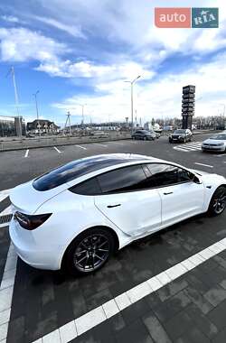 Седан Tesla Model 3 2021 в 