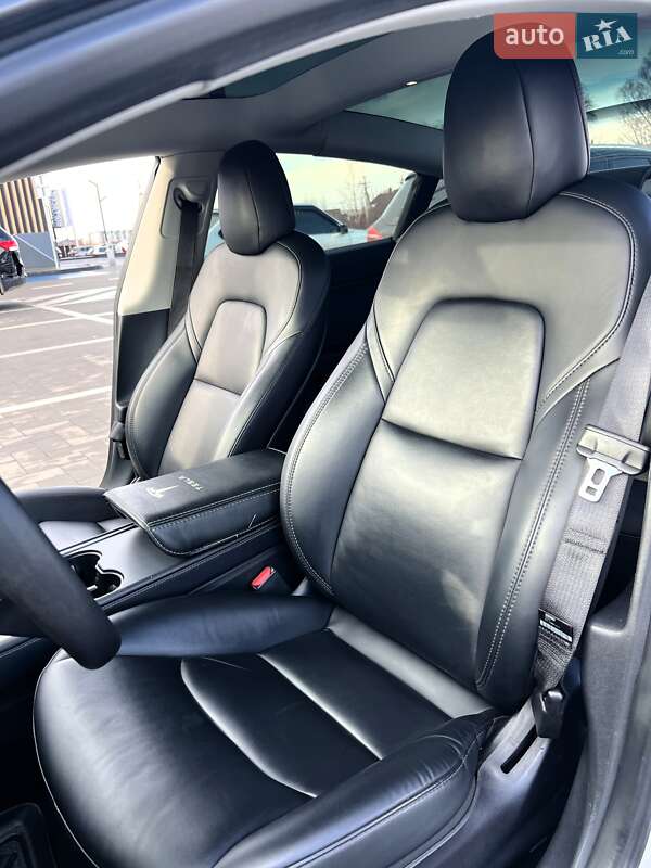 Седан Tesla Model 3 2021 в Луцке