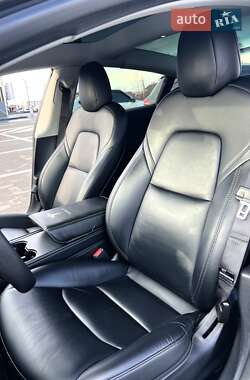 Седан Tesla Model 3 2021 в 