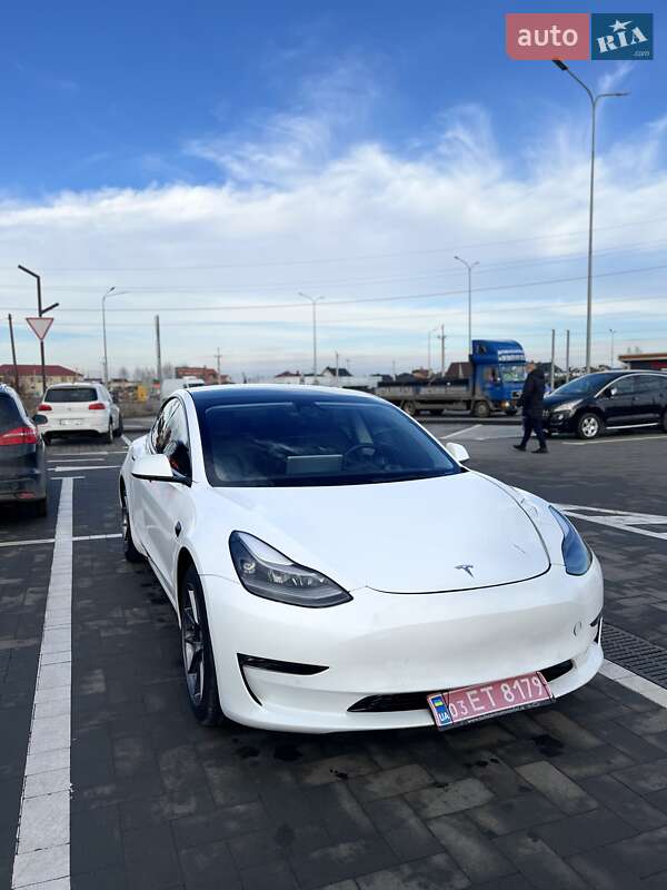 Седан Tesla Model 3 2021 в Луцке