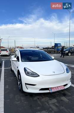 Седан Tesla Model 3 2021 в 