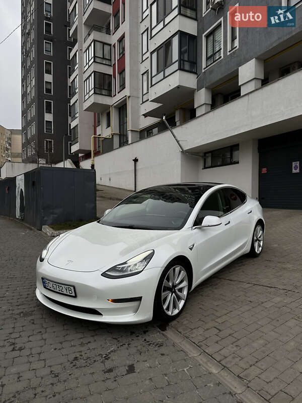 Седан Tesla Model 3 2020 в Львове