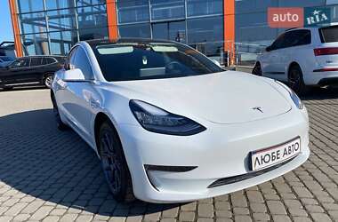 Седан Tesla Model 3 2020 в 
