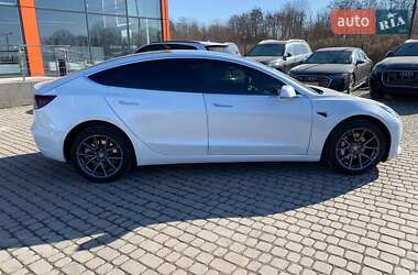 Седан Tesla Model 3 2020 в 